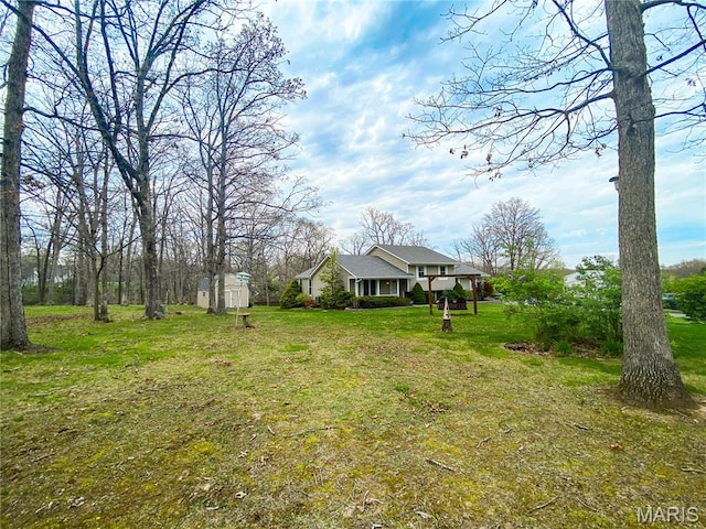 19113 Bent Oak Dr, Warrenton, MO 63383 - view of grassy yard featuring a shed