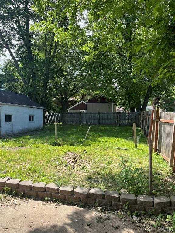 3253 Coles Ave, Saint Louis, MO 63114 - view of yard