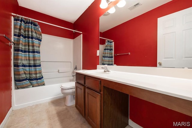 full bath featuring shower / tub combo with curtain, vanity, toilet, tile patterned flooring, and baseboards
