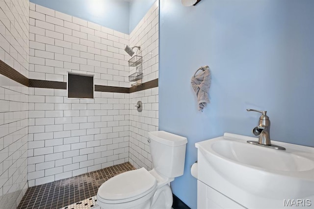 921 Morrison Ave, Saint Louis, MO 63104 - bathroom featuring toilet, tiled shower, and a sink