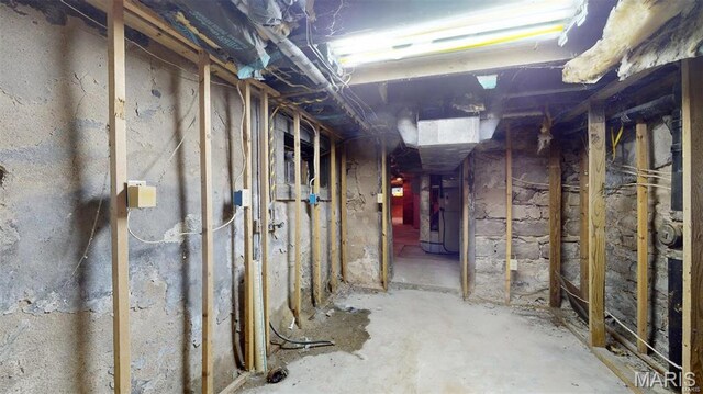 921 Morrison Ave, Saint Louis, MO 63104 - unfinished below grade area featuring heating unit
