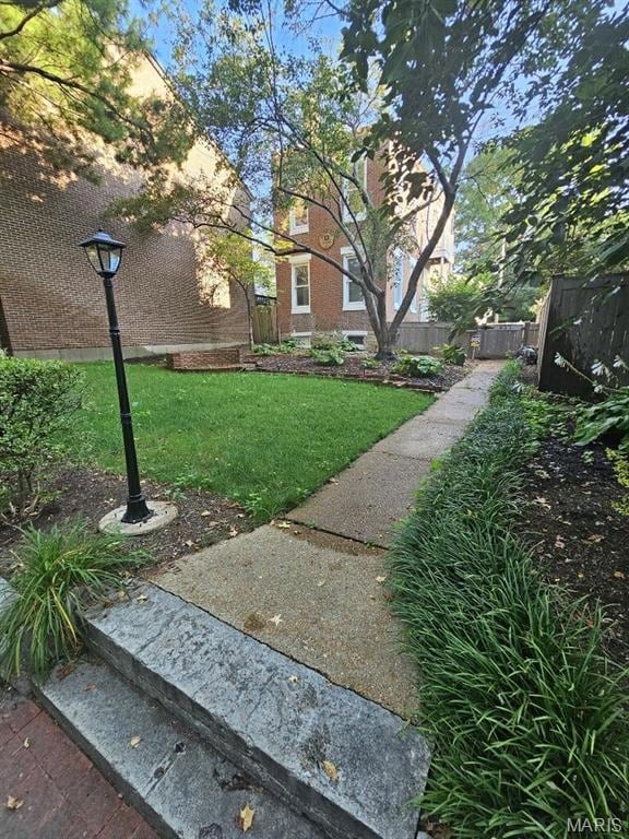 921 Morrison Ave, Saint Louis, MO 63104 - view of yard