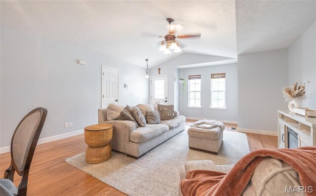 104 Crosscut Rd, Saint Robert, MO 65584