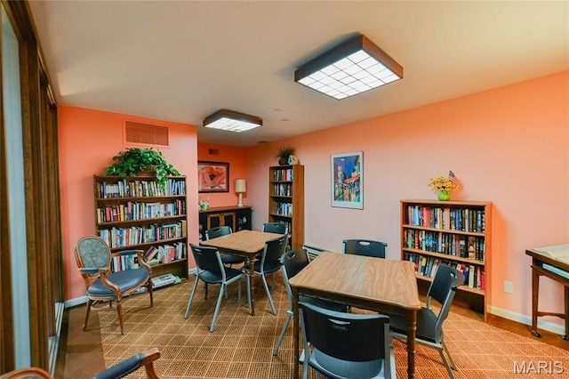 590 Sarah Ln Unit 303, Saint Louis, MO 63141 - dining area with baseboards