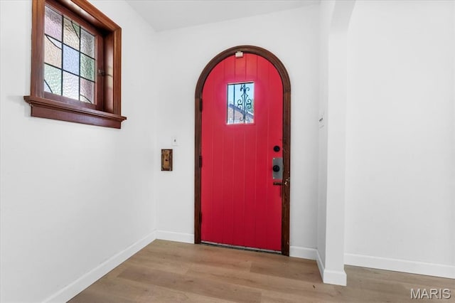 5034 Queens Ave, Saint Louis, MO 63115 - entrance foyer with arched walkways, wood finished floors, and baseboards