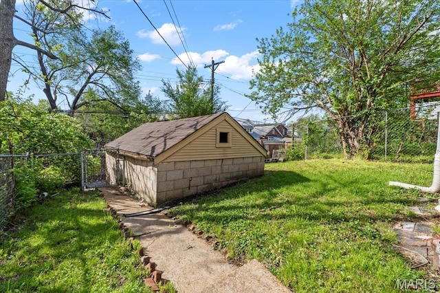 5034 Queens Ave, Saint Louis, MO 63115 - view of yard featuring a gate and an outdoor structure