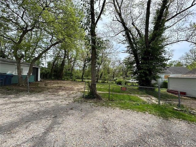 10140 Mayfair Dr, Saint Louis, MO 63136 - view of yard with fence