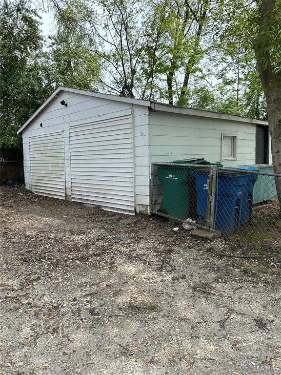 10140 Mayfair Dr, Saint Louis, MO 63136 - garage with fence and central AC