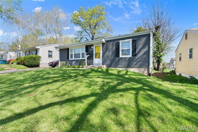 view of front of house featuring a front lawn