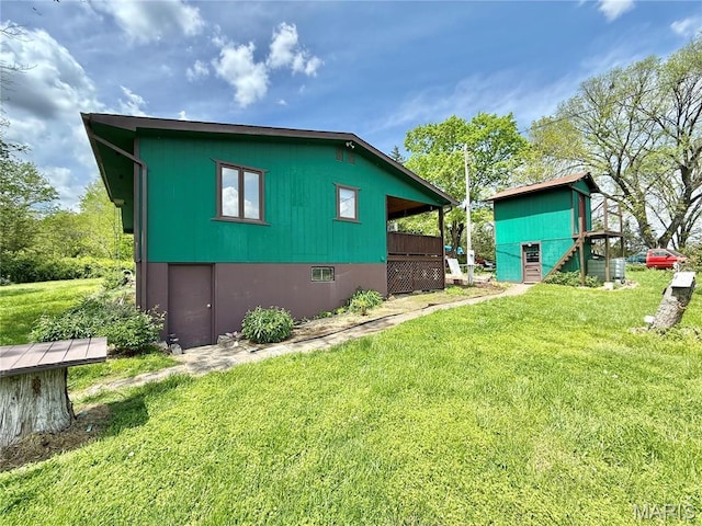view of side of home featuring a yard
