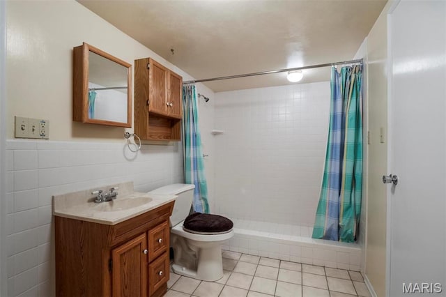 full bath featuring tile patterned floors, tiled shower, toilet, vanity, and tile walls