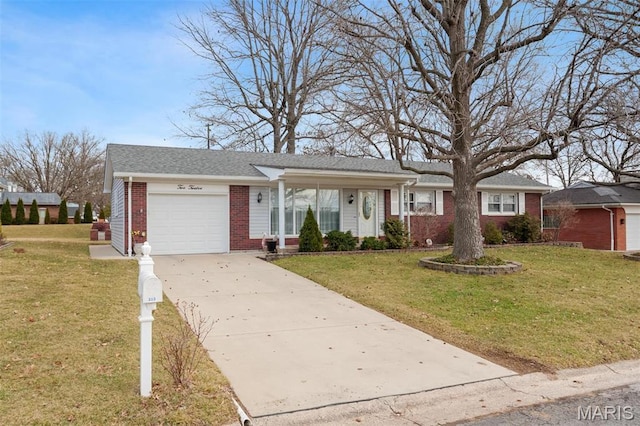 view of front facade featuring brick siding, a garage, a front yard, and driveway