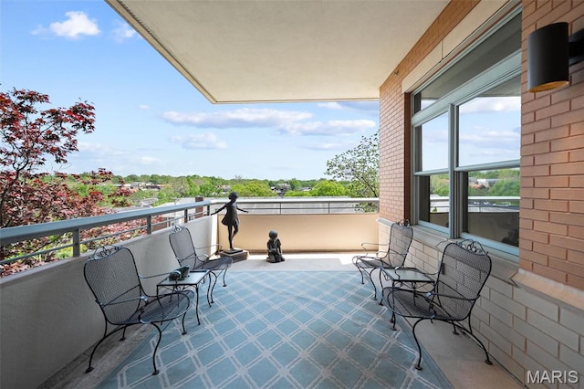 800 S Hanley Rd Unit 2D, Saint Louis, MO 63105 - view of balcony