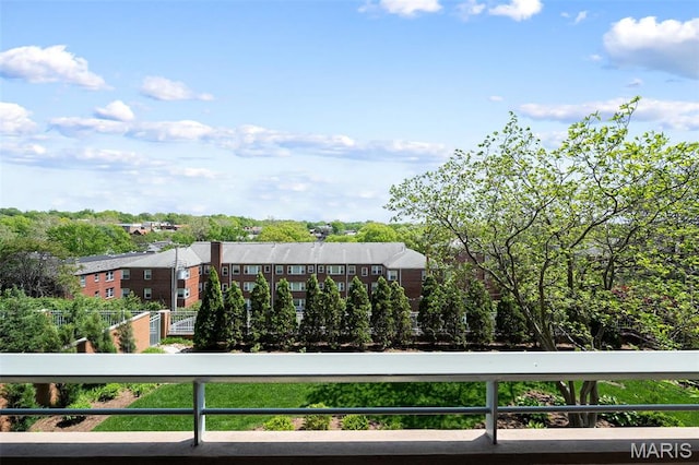 800 S Hanley Rd Unit 2D, Saint Louis, MO 63105 - view of balcony