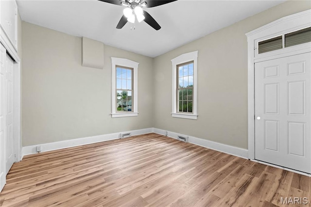 306 Walnut St, Waterloo, IL 62298 - unfurnished bedroom with light wood-style flooring, baseboards, a closet, and a ceiling fan