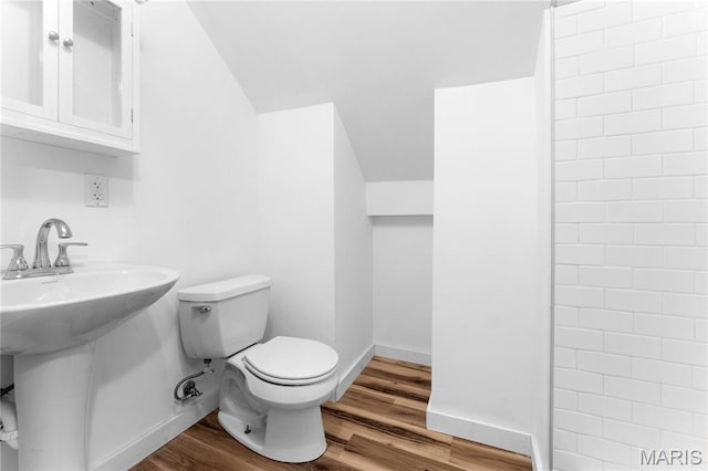 306 Walnut St, Waterloo, IL 62298 - bathroom featuring toilet, wood finished floors, a sink, vaulted ceiling, and baseboards