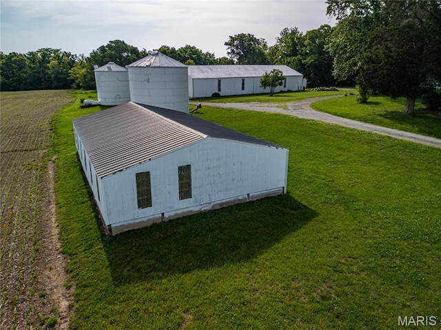 634 N 200th St, Vandalia, IL 62471 - exterior view of metal roof and an outbuilding