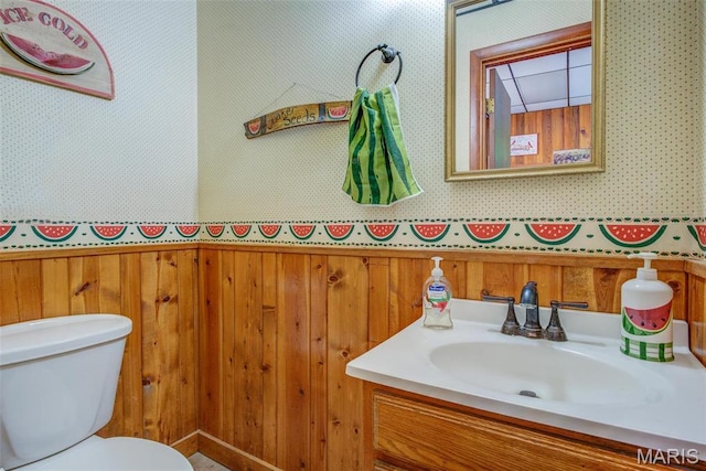 1577 Kehrs Mill Rd, Chesterfield, MO 63005 - half bathroom with wallpapered walls, toilet, and vanity