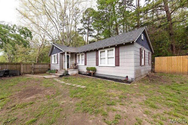631 State Route T, Newburg, MO 65550 - view of front of home featuring fence and a shingled roof