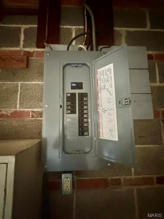 1709 Korando Ave, Saint Louis, MO 63114 - utilities featuring electric panel
