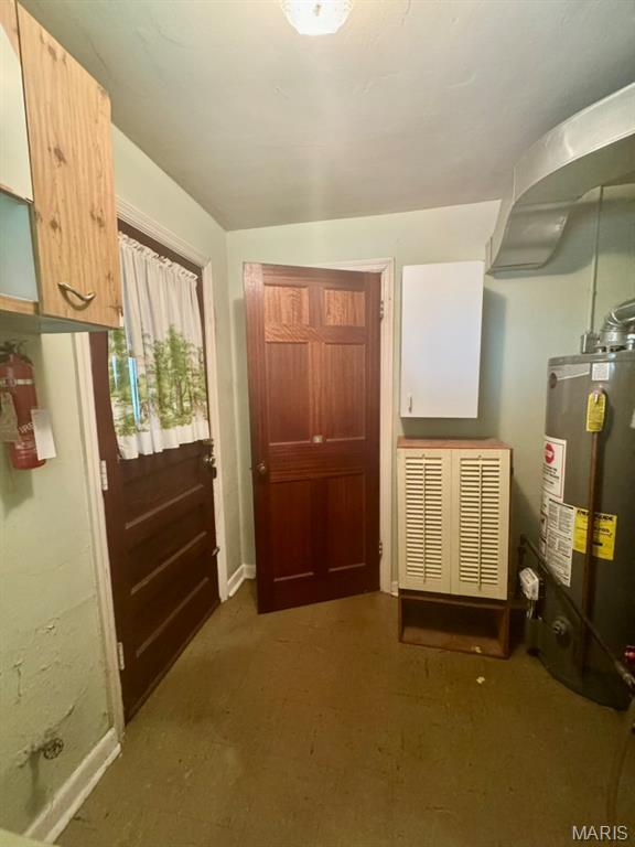 1709 Korando Ave, Saint Louis, MO 63114 - utility room with water heater