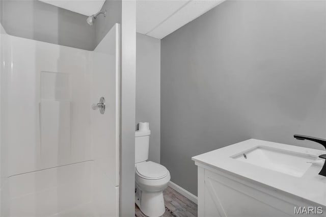1211 Napoleon Dr, Bonne Terre, MO 63628 - bathroom featuring a shower, toilet, wood finished floors, vanity, and baseboards