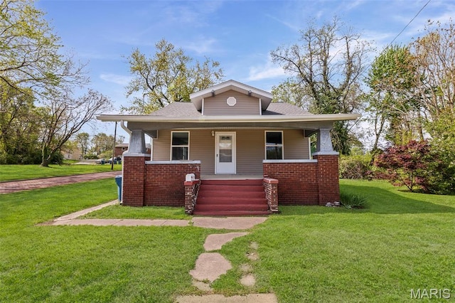 1129 E 7th St, Alton, IL 62002 - bungalow-style house with a porch and a front lawn