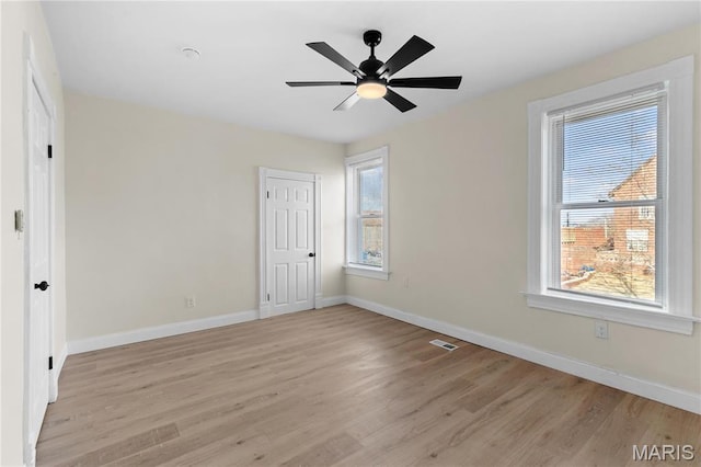unfurnished bedroom featuring light wood-style flooring, baseboards, a closet, and ceiling fan