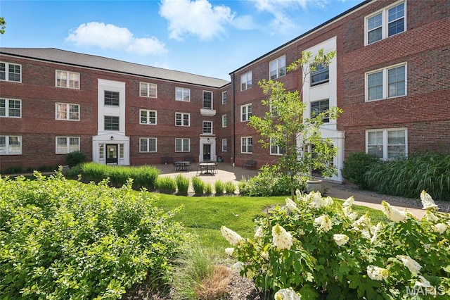 923 S Hanley Rd Unit A, Saint Louis, MO 63105 - view of building exterior