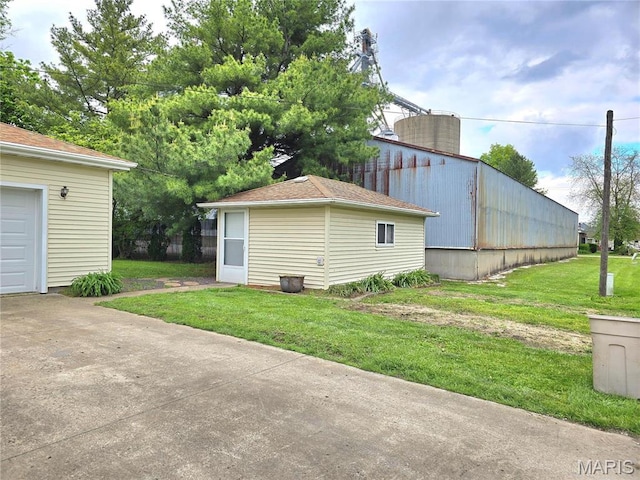 view of outbuilding featuring an outbuilding