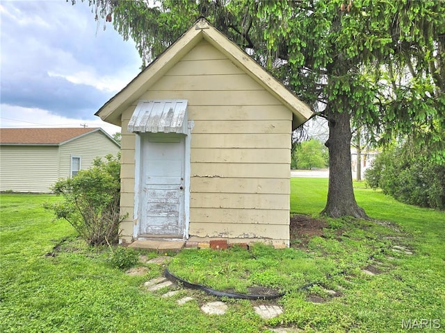 view of outbuilding