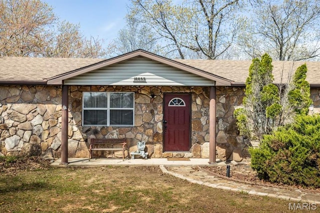 15625 Talon Ln, Saint Robert, MO 65584 - view of front of home with stone siding and roof with shingles