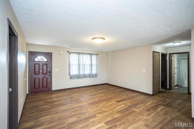 15625 Talon Ln, Saint Robert, MO 65584 - entryway featuring wood finished floors, a textured ceiling, and baseboards