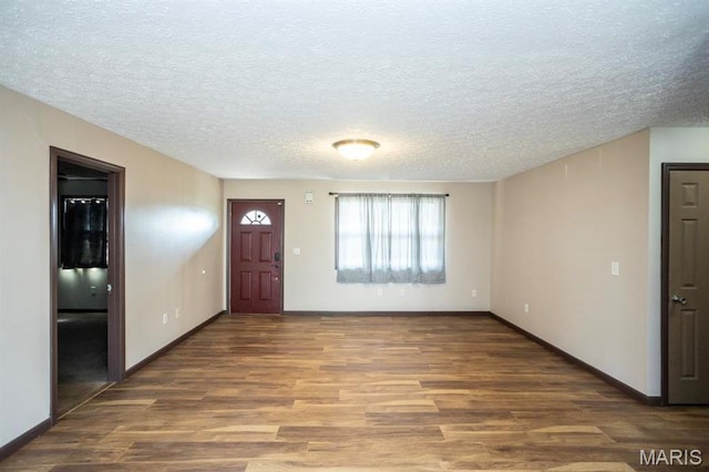 15625 Talon Ln, Saint Robert, MO 65584 - entryway featuring wood finished floors, a textured ceiling, and baseboards