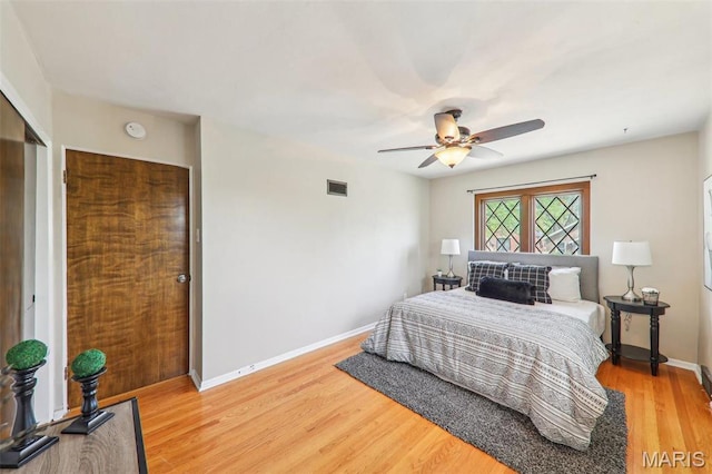 4116 Parker Ave, Saint Louis, MO 63116 - bedroom with light wood finished floors, baseboards, ceiling fan, and a closet