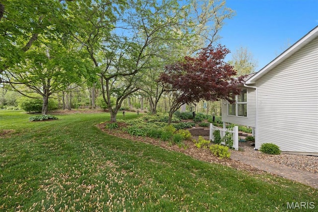 1674 Lakepointe Estates Dr, Ofallon, IL 62269 - view of green lawn