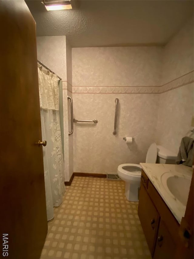 25127 N 16th Ave, Nokomis, IL 62075 - bathroom featuring tile patterned floors, toilet, vanity, and a shower with shower curtain