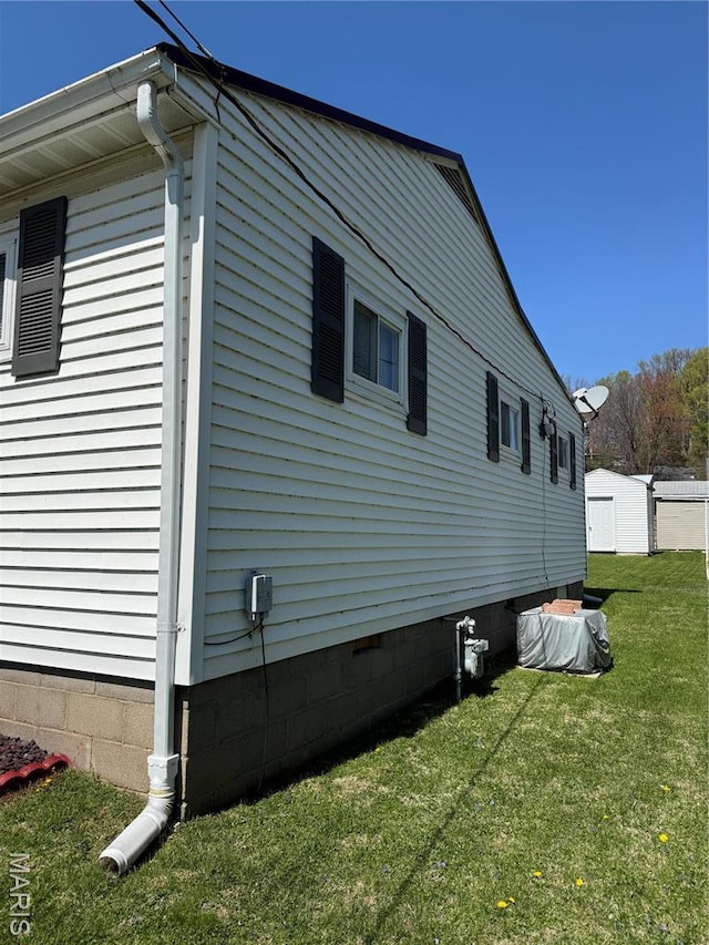503 Frankford Rd, Louisiana, MO 63353 - view of property exterior featuring a lawn