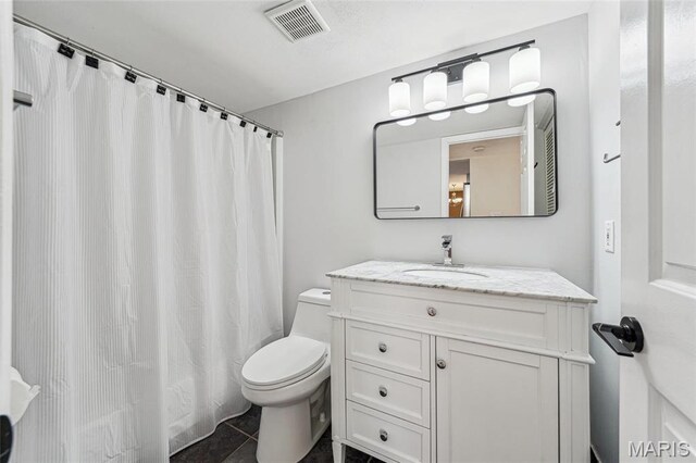 1521 Oriole Ln, Brentwood, MO 63144 - bathroom featuring toilet, vanity, tile patterned floors, and a shower with curtain