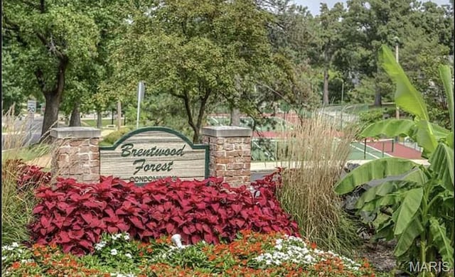 1521 Oriole Ln, Brentwood, MO 63144 - view of community sign
