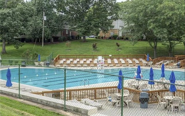 1521 Oriole Ln, Brentwood, MO 63144 - view of community pool