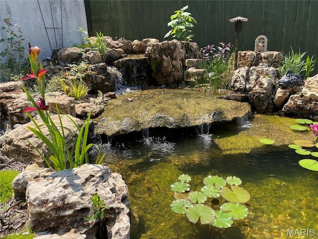 1201 Dolman St, Saint Louis, MO 63104 - view of yard with a garden pond
