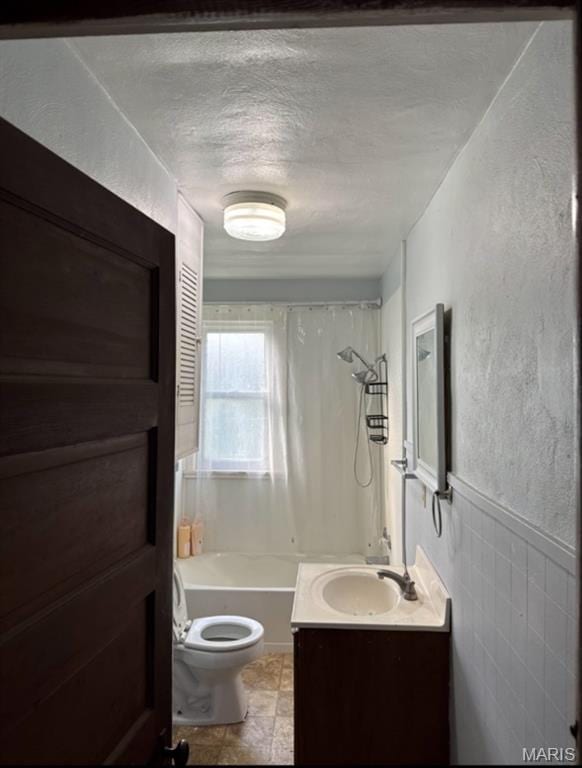 340 Kemper St, Troy, MO 63379 - bathroom featuring toilet, vanity, a textured ceiling, shower / bathtub combination, and a textured wall
