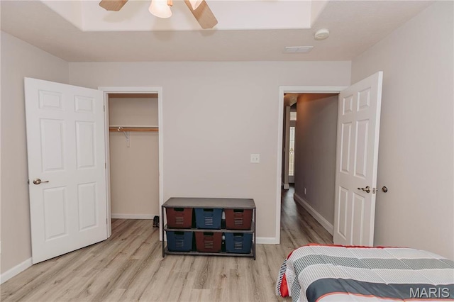 140 Vernon St, Saint Robert, MO 65584 - bedroom with wood finished floors, baseboards, a closet, and a ceiling fan