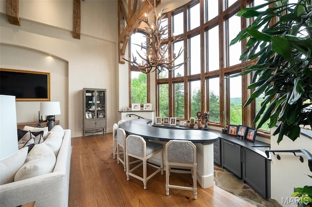 544 Quail Ridge Ln, Saint Albans, MO 63073 - dining room featuring a chandelier, a high ceiling, light wood-style floors, and plenty of natural light