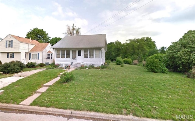 3308 Kendall Ave, Alton, IL 62002 - view of front of home featuring a front yard
