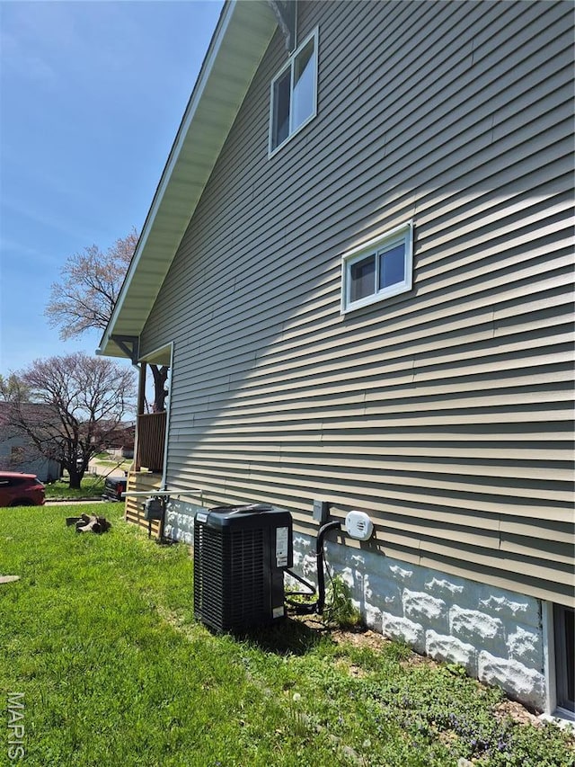 3308 Kendall Ave, Alton, IL 62002 - view of side of property with central AC unit and a yard