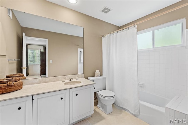 889 Almond Hill Ct, Manchester, MO 63021 - full bathroom featuring plenty of natural light, toilet, vanity, and shower / bath combo with shower curtain
