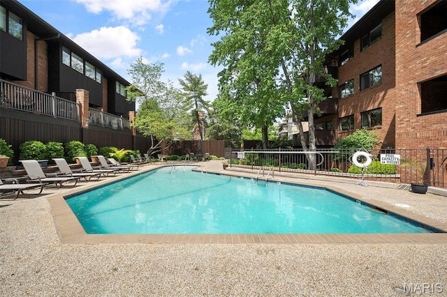 303 N Meramec Ave Unit 202, Saint Louis, MO 63105 - view of community pool