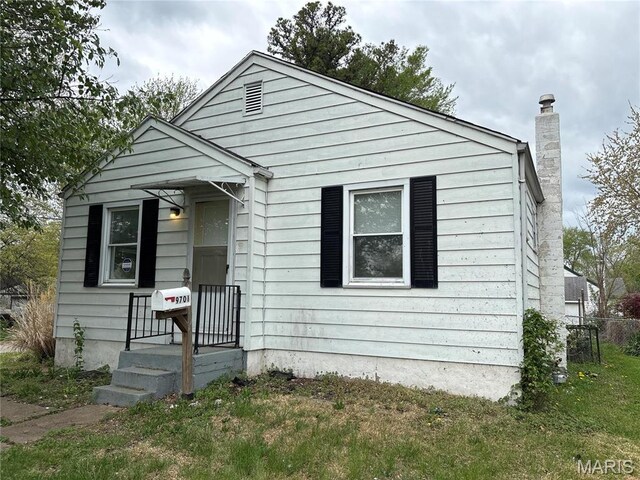 9701 Diamond Dr, Saint Louis, MO 63137 - photo 1